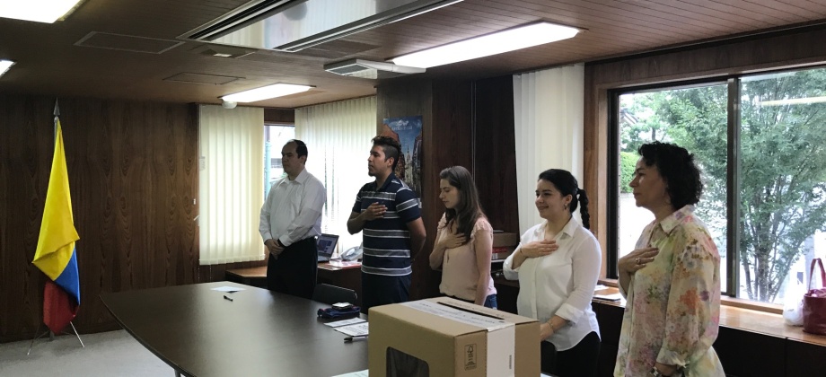 Las votaciones de la Consulta Popular Anticorrupción transcurren con normalidad en el Consulado de Colombia en Tokio