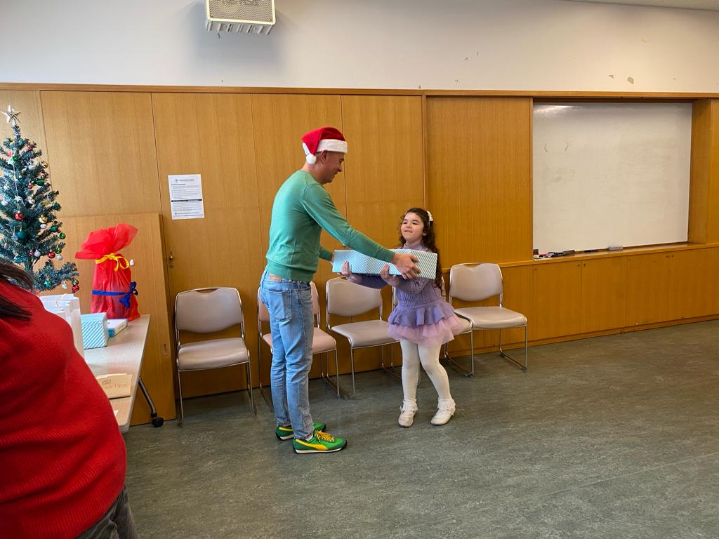 Con éxito se adelantó la fiesta de Navidad para los niños