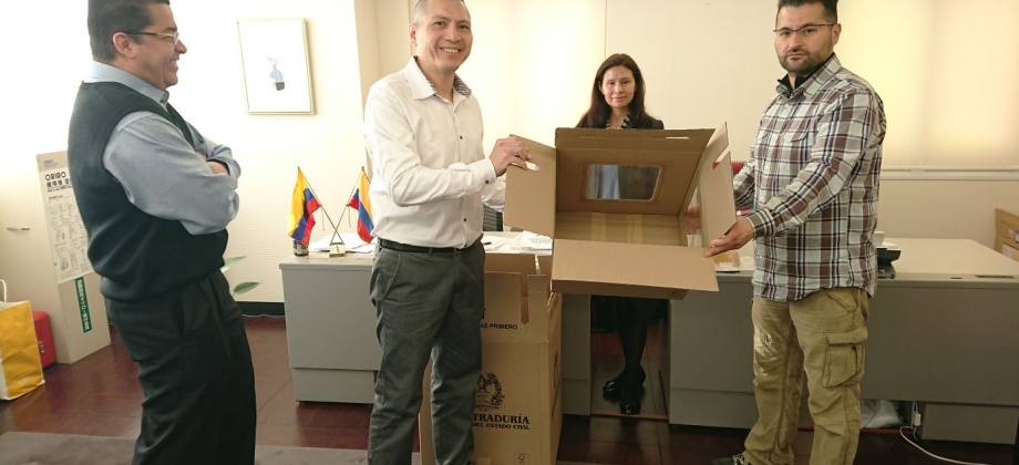 Consulado de Colombia en Tokio inició la jornada final del proceso electoral en el exterior para Congreso y consultas interpartidistas 2018